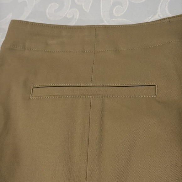 Theory Stretch Cotton Chino Shorts. Ladies 10 - Picture 12 of 15